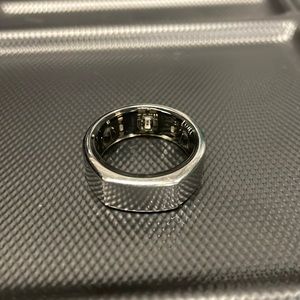 Oura Gen3 Heritage Silver US8 Set (charger included)